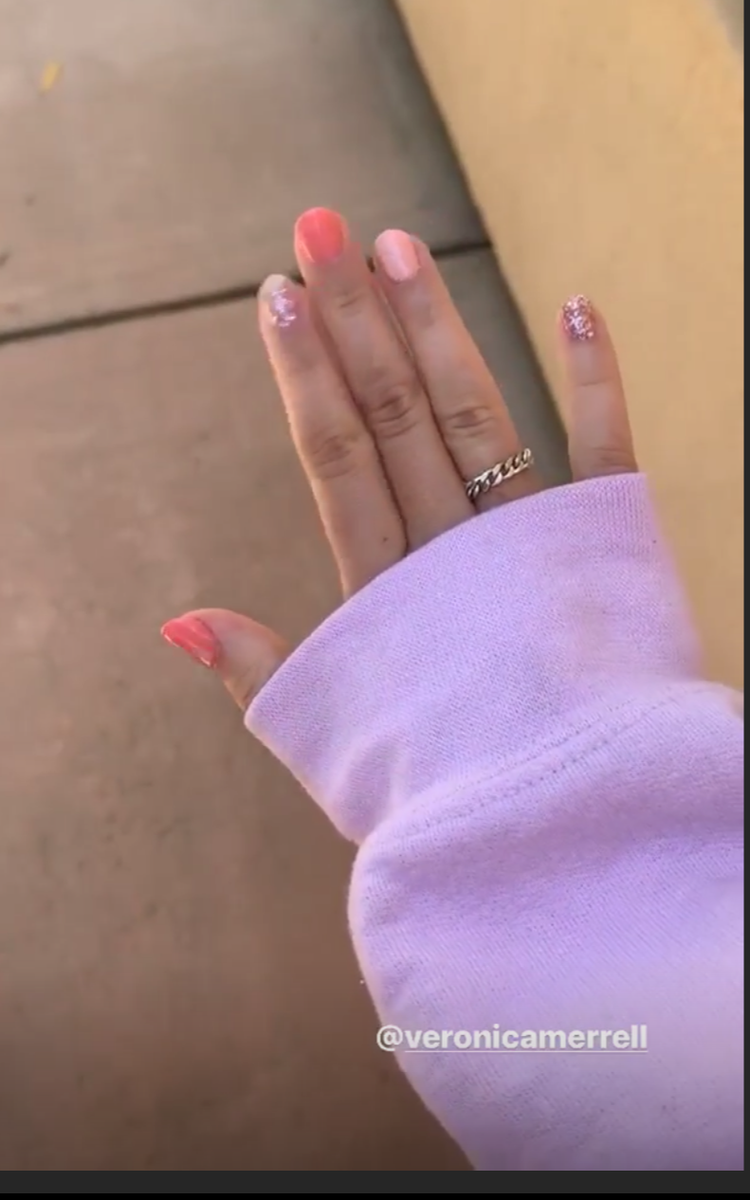 Packersdwg's tweet photo. They look great Nessa, but that price is highway robbery! 😂 Don't fall for it Roni! Also #poorroni 💅 https://t.co/WrytMRvGER