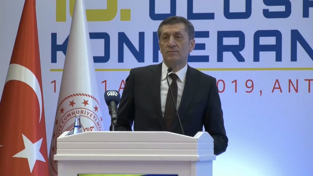 Eğitim camiası olarak bugün her zamankinden çok #İyikiVarsınZiyaSelçuk diyoruz.