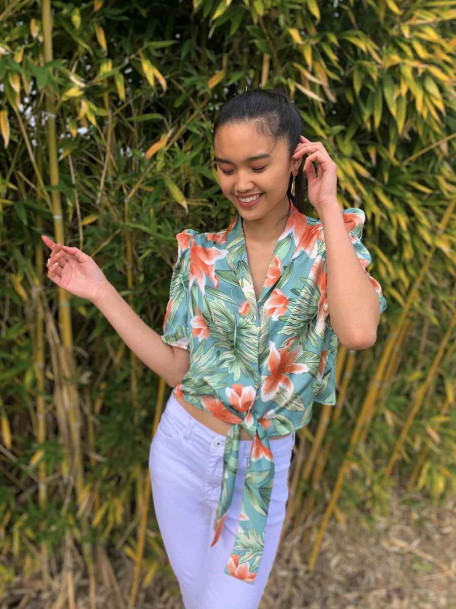 closettechic's tweet photo. We're ready to be out of office wearing this tropical crop top! 🌺 

The Maitai Top: https://t.co/1wgefLH33T https://t.co/78Y3Fc1NZo