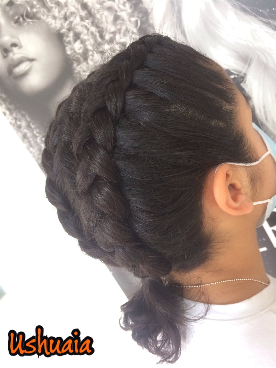 USHUAIAPELU's tweet image. Las trenzas de boxeadoras triunfan una vez más. Despejan el rostro además de ir fresquitas, y valen para cualquier día o acontecimiento. Gracias por visitar @USHUAIAPELU.
#boxerbraids #kidstyle #bridal #boda #recogidos #teenagers #amurrio #hairstyle #novias #look #trenzas #pic