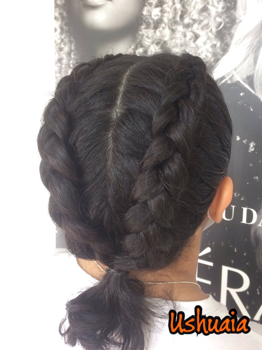 USHUAIAPELU's tweet image. Las trenzas de boxeadoras triunfan una vez más. Despejan el rostro además de ir fresquitas, y valen para cualquier día o acontecimiento. Gracias por visitar @USHUAIAPELU.
#boxerbraids #kidstyle #bridal #boda #recogidos #teenagers #amurrio #hairstyle #novias #look #trenzas #pic