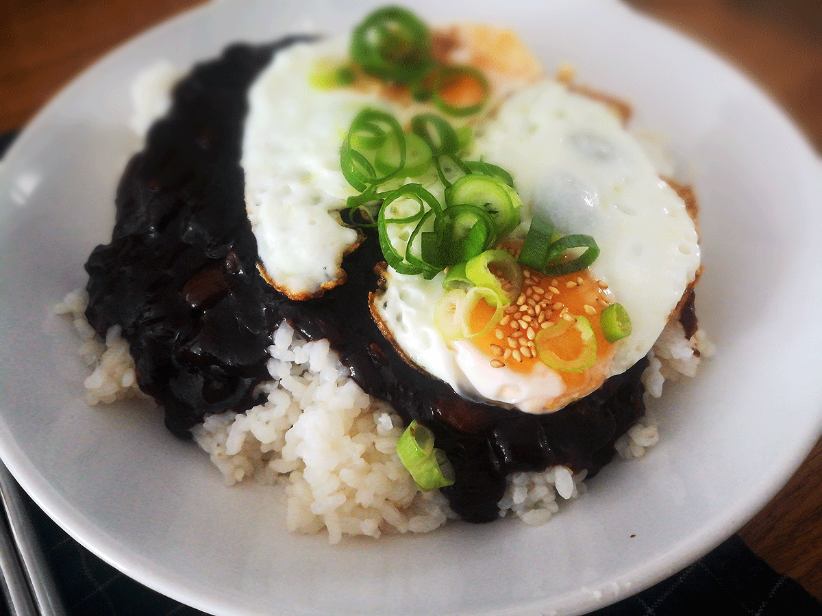 nikankitchen's tweet photo. The new trend food from Korea. Amazingly delicious dish made with black bean source, often called Jjajang source. A bit overwhelmed by color? It's the best part of it! 😘🙏🥢😅  #Jjajang #Jjajangmyeon #Jjajangbap https://t.co/jhhH9e5s9K