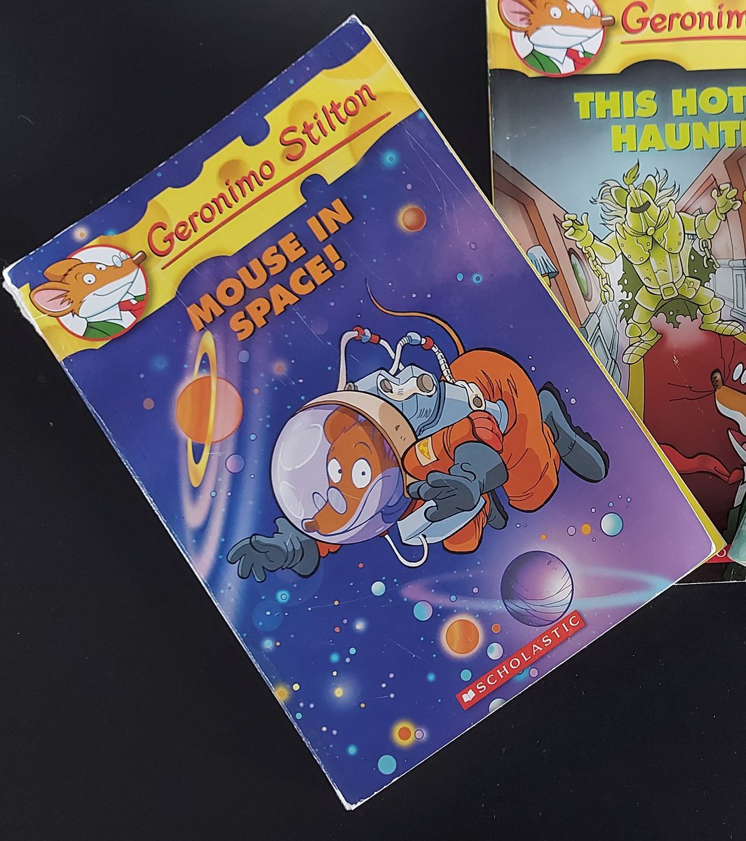 5Books3's tweet photo. Mouse in Space 
This another novel by @GeronimoStilton
He is  a top secret agent of the M.I.S.S.O Headquarters. An evil rodent is terrising new the city.
They set out a top secret mission to find the evil rodents secret satellite. https://t.co/MzmZNpQxjC
