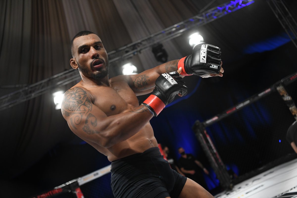bravemmaf's tweet photo. No time to waste!
.
Kevin Ruart knocks out Ion Surdu in 3 minutes 14 seconds in the first round! ⏰
.
#BRAVECF36 https://t.co/d1nIUOe5nH