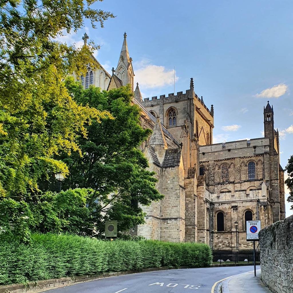 Frequently meandered past but never to be taken for granted. I love this view. Thanks to everyone sharing photos with us - love to see them! 

#heritage #yorkshire instagr.am/p/CDMvauElgTF/