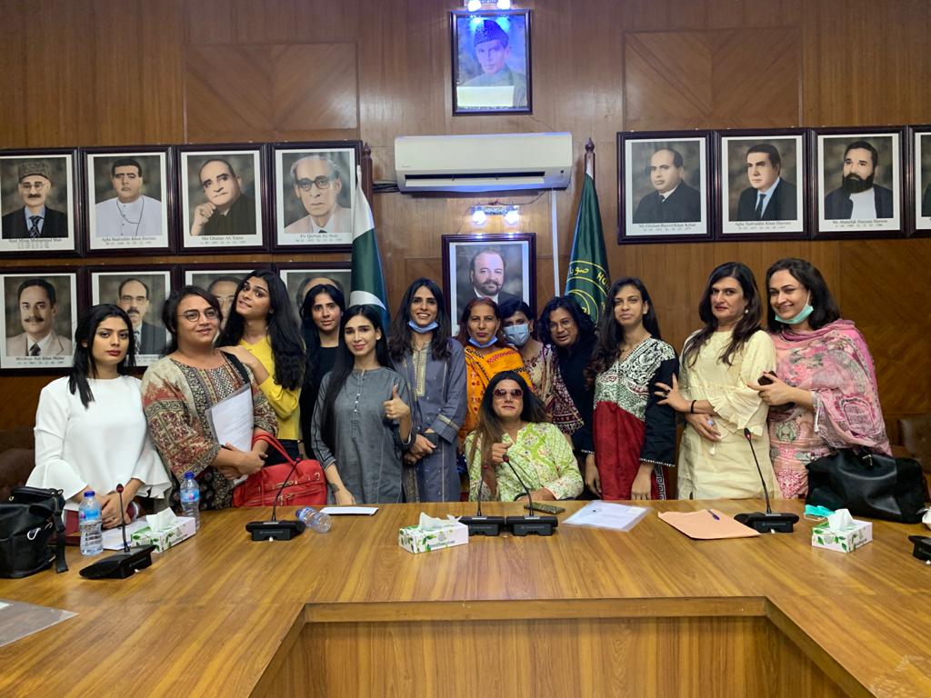 haider_bebo's tweet photo. Drafting of Sindh Trans Protection policy Bill 2020
Karachi Pakistan
#HumanRightsDepartment #subrangsociety 
#TransRightsAreHumanRights
#Sindhtransbill #SindhGovt #HumanRightsDepartment #SubrangSociety #SRS #everylivesmatter https://t.co/l72xx05Jpd