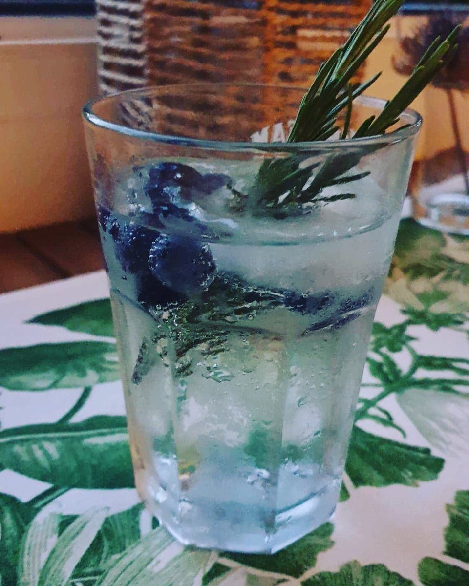 08rysa's tweet photo. plan B job: #bartender 💁🏻‍♀️ https://t.co/9gwDeM2UkO
