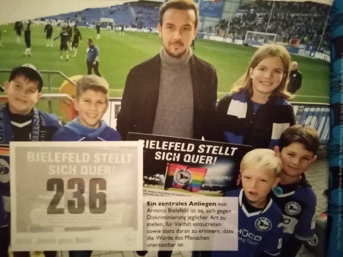 rechteOWL's tweet photo. @arminia hat zum 115-jährigen ein Panini-Sammelalbum gemacht. Selbstredend versucht man Fußball zu politisieren und mit volkszersetzender Staatspropaganda zu verbinden... https://t.co/k0t9iJUIkn
