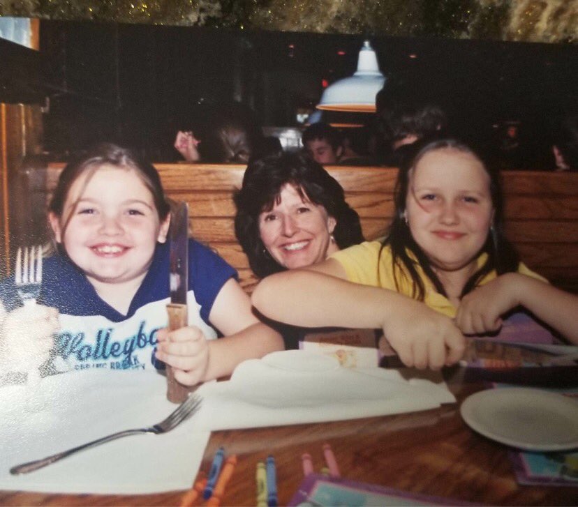 briliwe18's tweet photo. This picture of @madysoff gives me serotonin. Have you ever seen a kid more excited to eat a steak? https://t.co/IfEyoSxF6Q