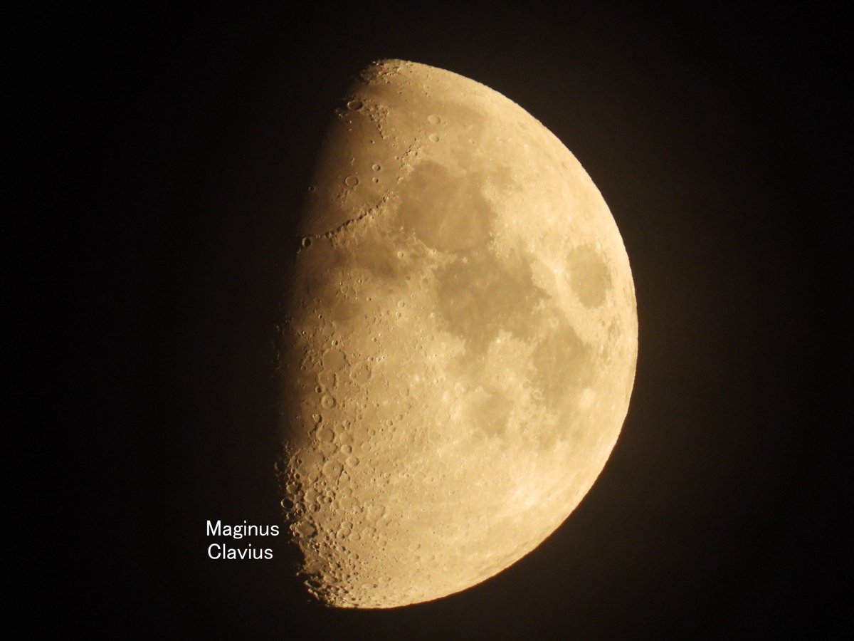 lakazel's tweet photo. Besser habe ich den zunehmenden #Mond nicht hinbekommen! #Clavius zeigt sich von seiner dunkelsten Seite und #Maginus lockt uns in's Mondinnere! Schlaft schön Ihr Lieben alle! 😴 https://t.co/QbdSycCQeC
