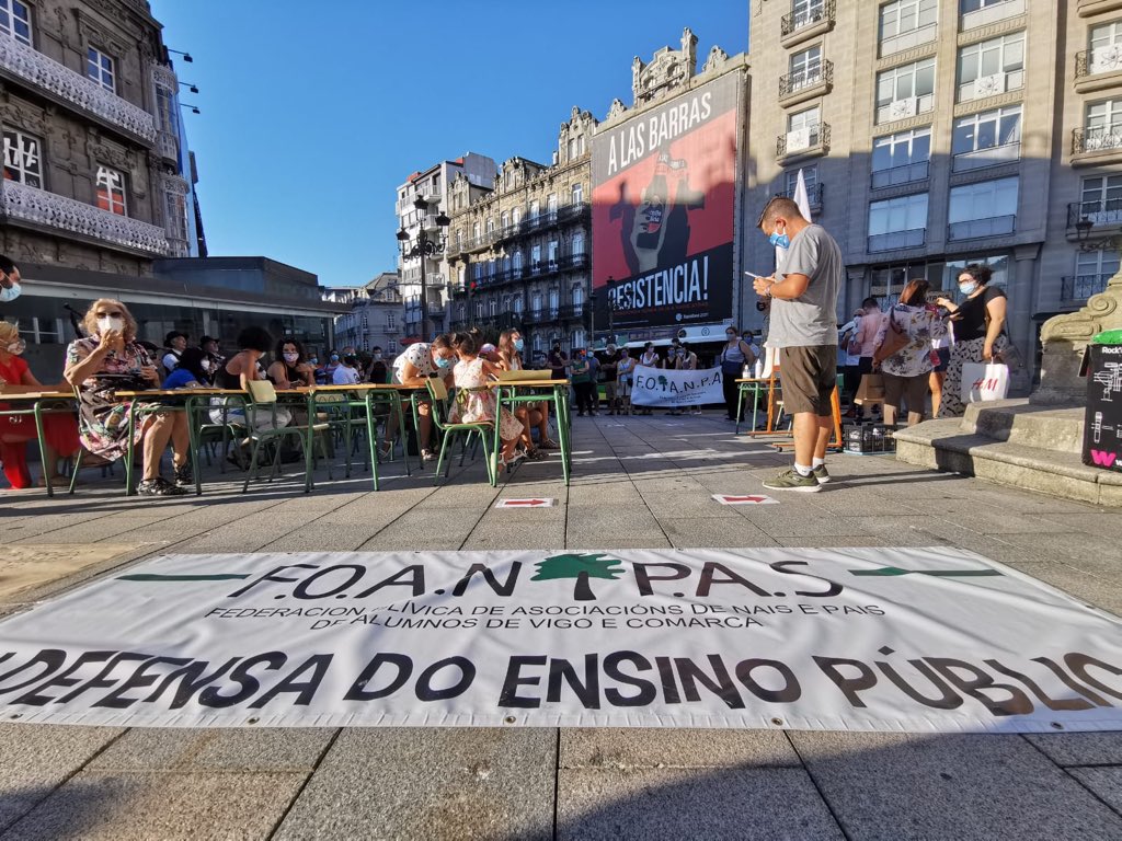 FoanpasV's tweet photo. Quixeramos agradecervos a tod@s a vosa presenza na representación de hoxe 28 Xullo para solicitar recursos e negociación coa comunidade educativa do #protocolocovid19 da @Xunta . Nas #aulasencovid ou o menos posible e imprescindible os recursos humans e materiais (<ratio alumnos) https://t.co/MXac1868lk