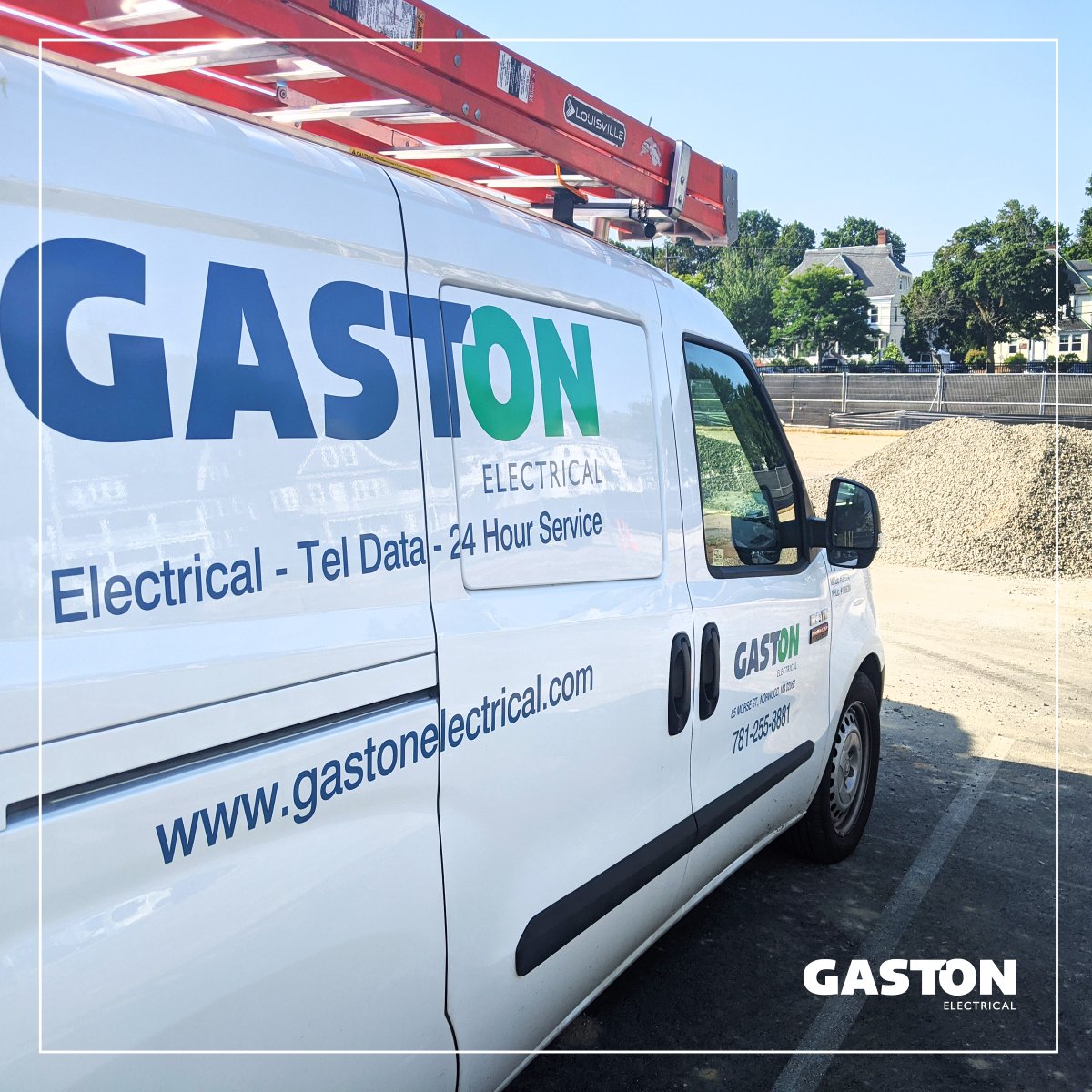 GastonElec's tweet photo. Skilled members of the Gaston #TelData Team were onsite at #Tufts today - installing #cable throughout classrooms & lecture halls in preparation for #DistanceLearning programs. Photo via Bob Umenhofer. @cablingmag @CablingTweets @IBEW103 @necaboston #Cabling #HigherEd #Education https://t.co/aEISD1TqJ6