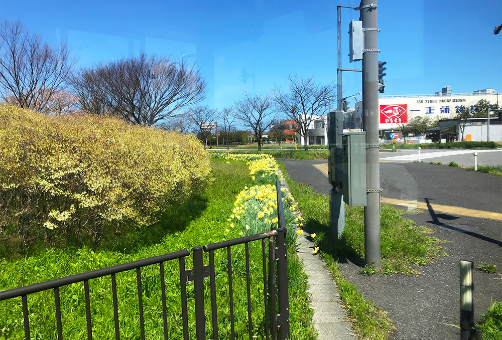 burabass_ryuto's tweet photo. バスの運転手さんがこんなことを教えてくれたよ！

「この先には『木工団地』と『石材団地』と『印刷団地』っていう、それぞれ同じジャンルの会社が集まる街がある！」

お仕事の街！…なんだか、カッコイイ〜(≧∀≦)

#ぶらばす #りゅーとくんのバス旅 https://t.co/4rvOsG0ycZ