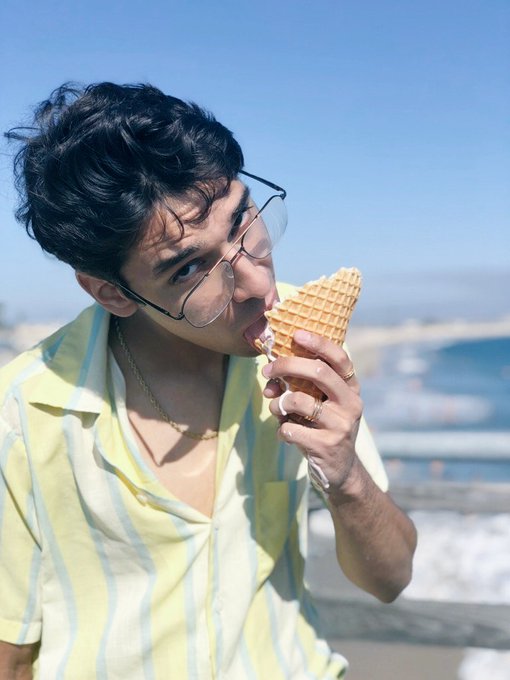 Watch Doctor No's leaked NSFW photo on TwXstars