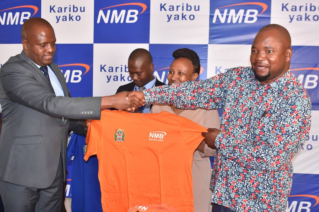 simiyu_region's tweet photo. #SimiyuRegionUpdates
#HABARI:-Benki ya NMB imetoa shilingi milioni 42.5 kwa ajili ya kudhamini Maonesho ya Nanenane Kitaifa mwaka 2020 yatakayofanyika katika Viwanja vya Nyakabindi Bariadi mkoani Simiyu kuanzia Agosti 01 hadi Agosti 08, 2020. https://t.co/Gk45NOoFm8