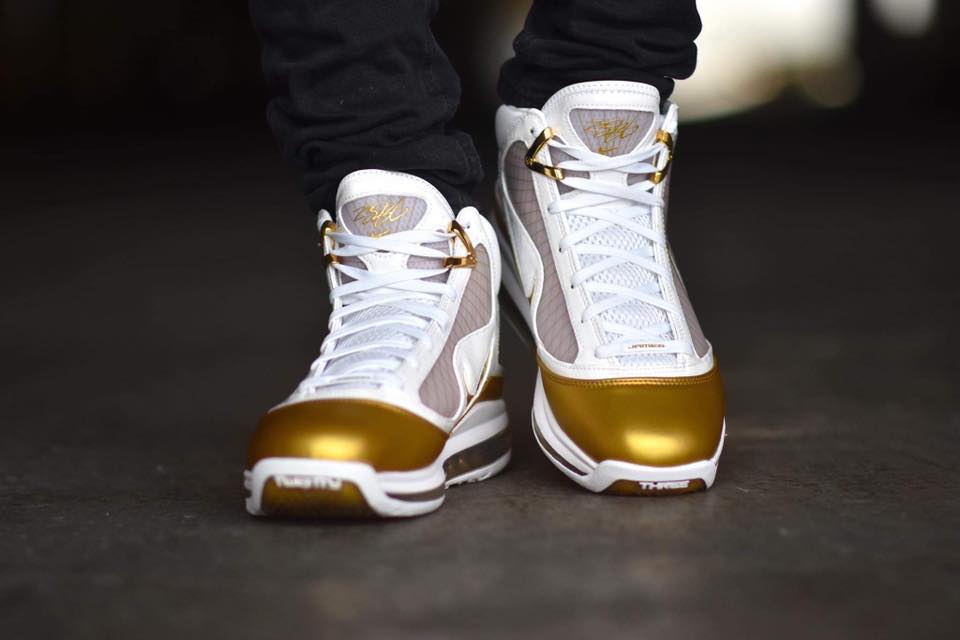 lebron china moon on feet