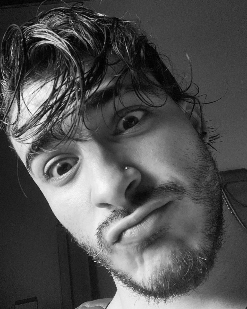 Siyah beyaz fotoları atında taym güzelleşsin ..