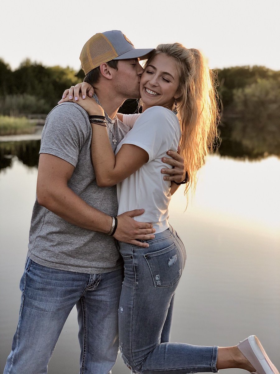 amy_gardner99's tweet photo. Hey @tj_pullen, I’ll be back in 5 days. Can we go fishing please? https://t.co/eOK8rN1pKt