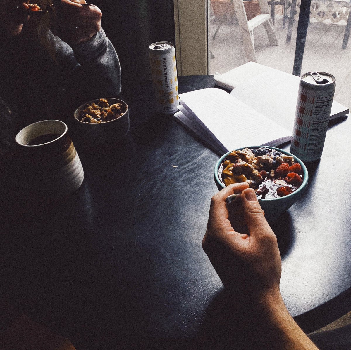 PicnicBrunch's tweet photo. Brunch doesn’t need to be complicated when you have great company. #BrunchAnywhere https://t.co/VKKxclQ7Om