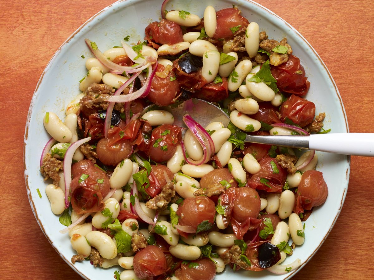 PatiJinich's tweet photo. The White Beans w Roasted Cherry Tomatoes chef @RobertoSolisA made when he invited me for dinner at his home in #Mérida, when we filmed there, is SO tasty! Check out his feed &amp; restaurant @nectarmerida for inspiring #yucatecanfood. And here's his recipe... https://t.co/khESU5uLsc https://t.co/6982U537I0