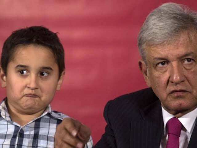 LionsAymard's tweet photo. La declaración más importante de Emilio Lozoya, El CHOCOFLAN si es de 3 leches pero ninguna es de AMLO !!! https://t.co/mN6aM9Brb2