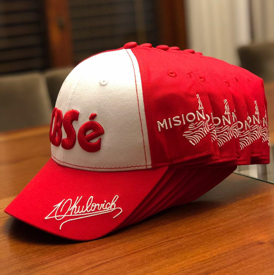 Tengo 4 gorras nuevitas para sortear! Quién quiere una? 😏🧢💯

Para participar tienen que seguirme, darle like y retuitear 👌😀