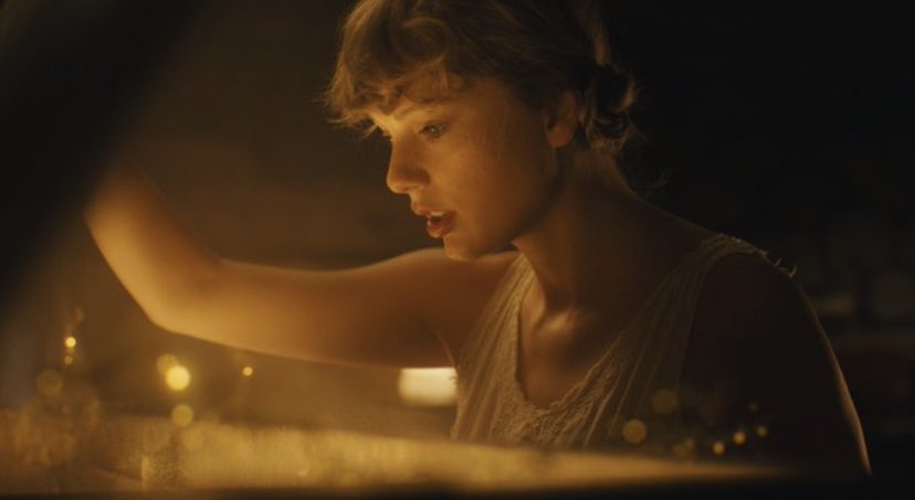 𝓁𝓎𝓇𝒾𝒸𝓈 𝑜𝒻 “𝒞𝒶𝓇𝒹𝒾𝑔𝒶𝓃” 𝒶𝓈 “𝒯𝒽𝑒 𝒩𝑜𝓉𝑒𝒷𝑜𝑜𝓀”