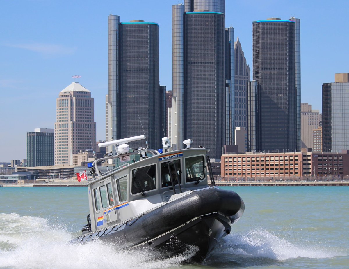 GRCONT's tweet photo. La collaboration entre la GRC & ses organismes partenaires conduit à l’arrestation de 2 hommes et à la saisie de drogue & d’argent suite a l'inspection d'un bateau en provenance des É.-U, par la #GRC & L'#AFSC . https://t.co/00Me8OpN19 #Ontario #DivisionO #Fédérales #Police ^PH https://t.co/B5nvXGXlWp