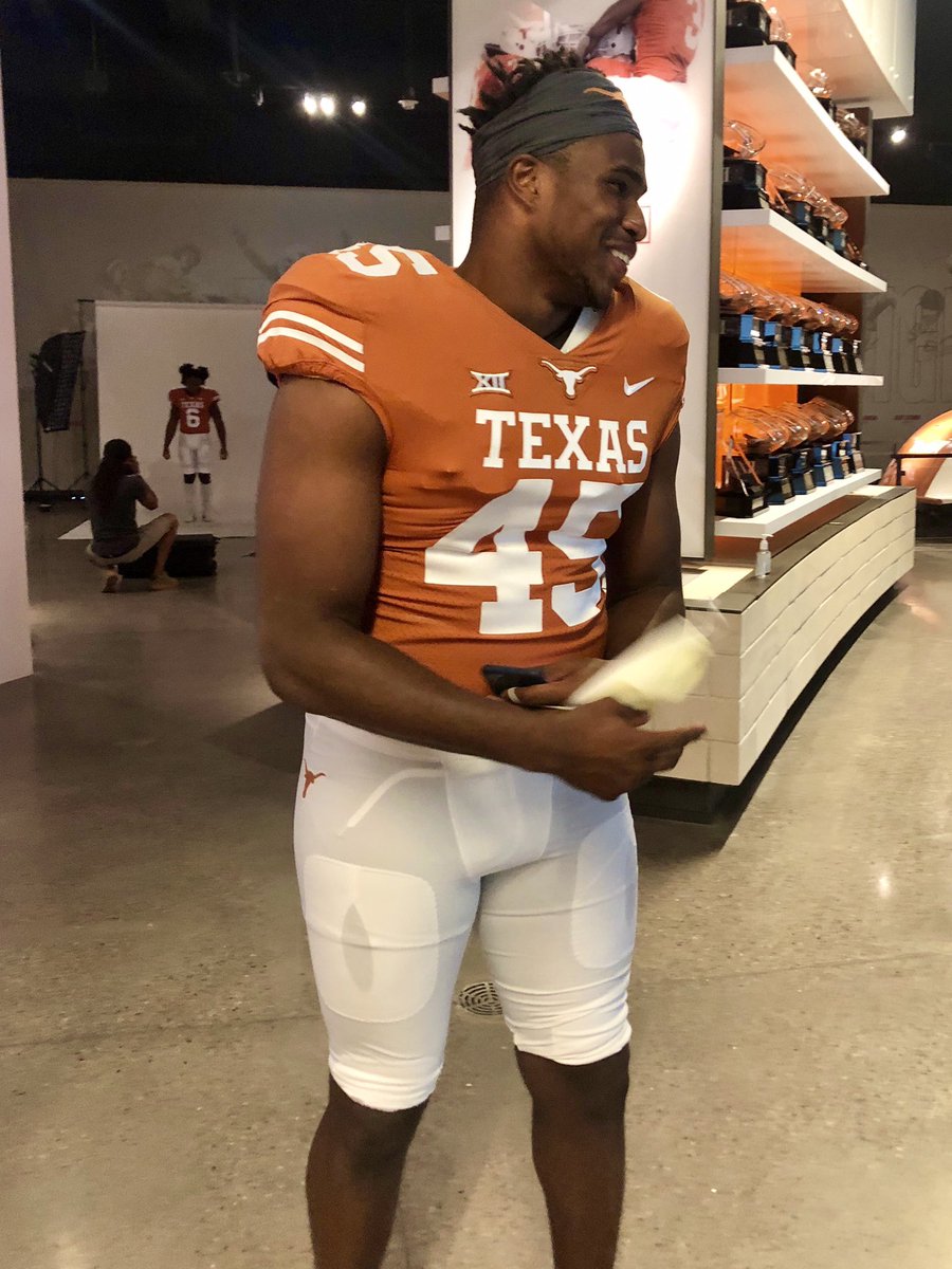 jakelangi's tweet photo. Sneak Peak👀
Not your typical young pups.
#UTDLine #HookEm🤘🏽 https://t.co/us1RN4hOFy