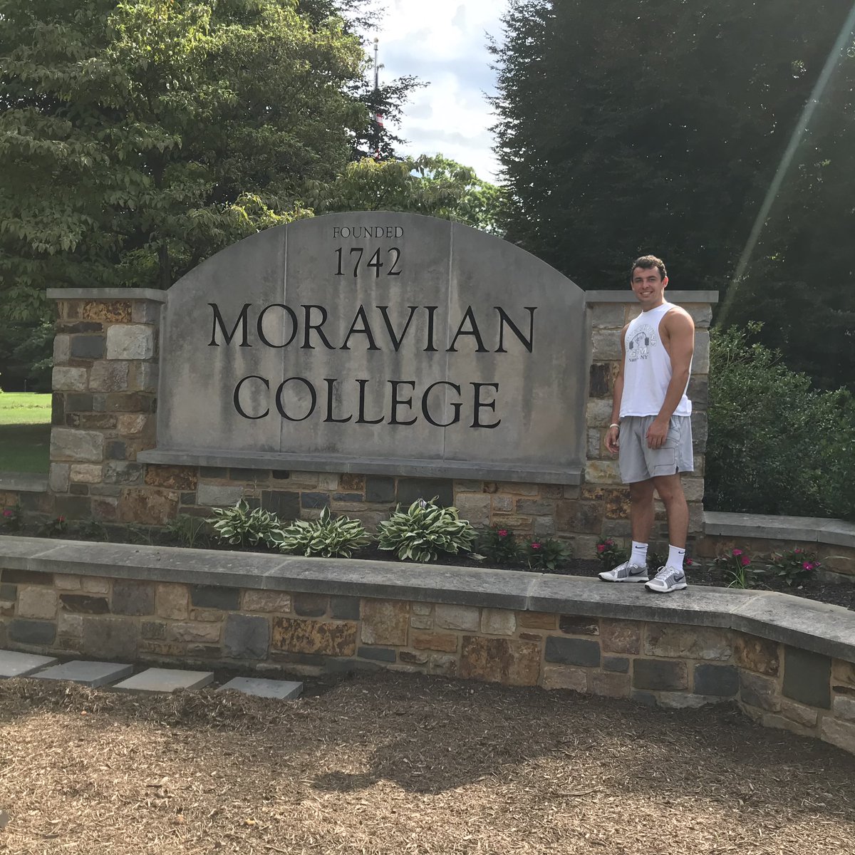 Bigmanjp19's tweet photo. Looking forward to the start of classes and basketball!! https://t.co/cqJLvfCFOG