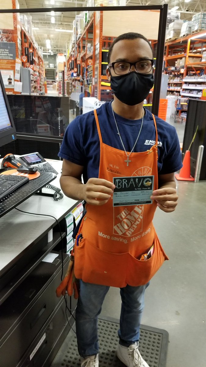 JustinRoth3016's tweet photo. Recognizing a few more associates at #3016 for #VOCmention. @KevinDuncan3016 @ImogeneGrant19 @adam_veatch @Melissa_DHRM196 @ShowMeShawnD196 https://t.co/Y4Naq2L5D4