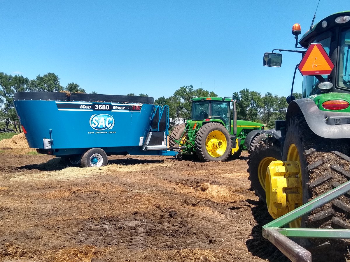 timstetson877's tweet photo. Today we DEMO'd a 3680 Vertical Mixer. With the customer's high roughage ration, the vertical is his best option. Thanks for the opportunity! #SAC #alwayschooseblue https://t.co/79kvHamOuA