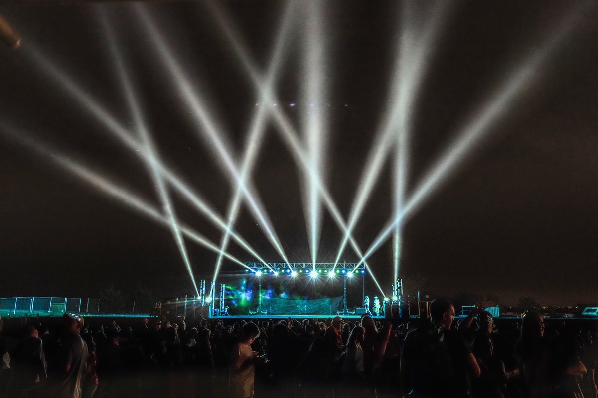 Got to love those beams outdoors on a hazer summer night!
Great time in Stillwater the other night!
LD: Carter Nance
<a href="/Martin_Global/">Martin Professional</a> Rush MH7s Hybrids
#MakingYourEventBrighter
#YourMartinLighting