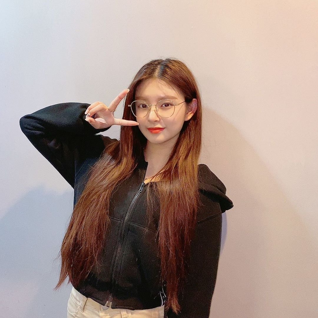 (200729) official_everglow Instragram update 

#EVERGLOW_TODAY
#이런
#Yiren #EVERGLOW 

➡️instagram.com/p/CDNXa50prHg/…

#이런 #yiren #everglow #에버글로우
