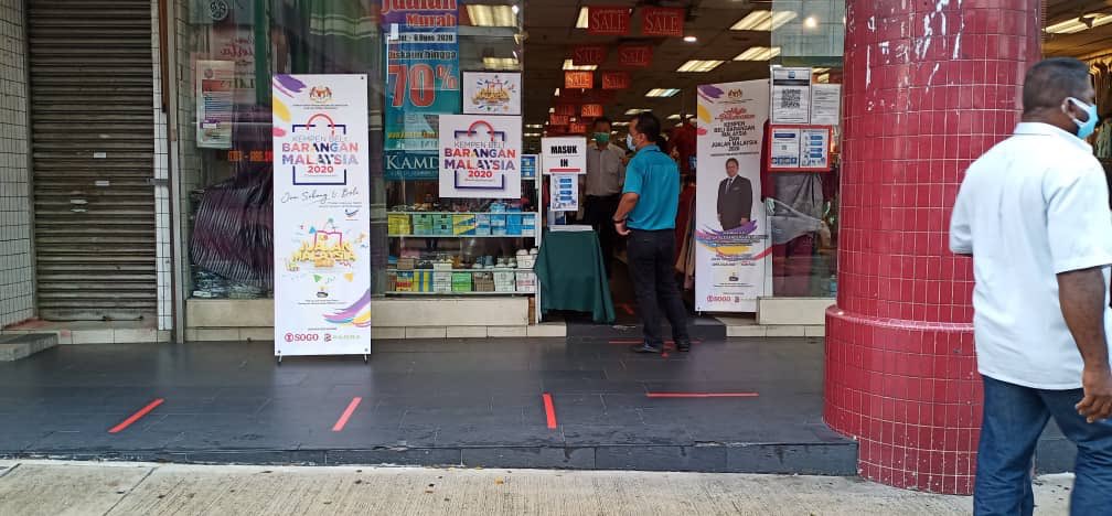 KPDN_HQ's tweet photo. PAGI INI DI BANDARAYA KUALA LUMPUR

" Admin nak bagi teaser sikit...beri perhatian kepada bunting stand tersebut tertera nama KEMPEN BELI BARANGAN MALAYSIA 2020 &amp; KEMPEN JUALAN MALAYSIA 2020.." https://t.co/yEeJoJDtNT