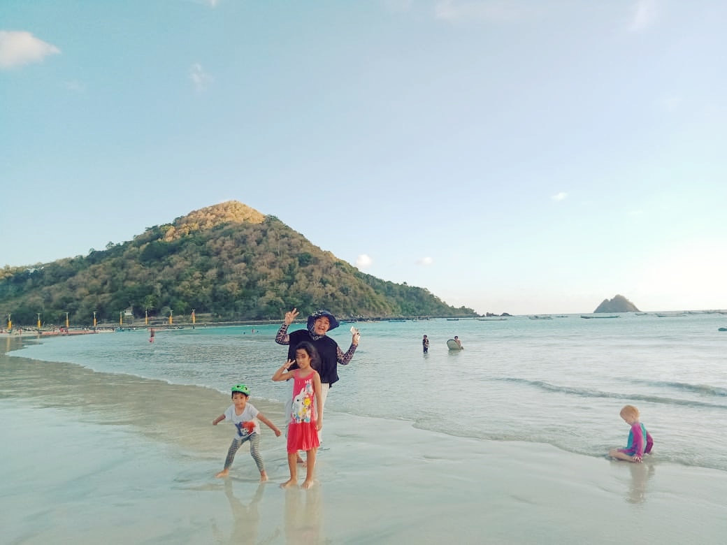 Quality Time with my Son🥰
. 
. 
. 
. 
Selong Belanak, Lombok Indonesia
. 
. 
. 
#lombok #lombokisland #visitlombok #lombokituindah