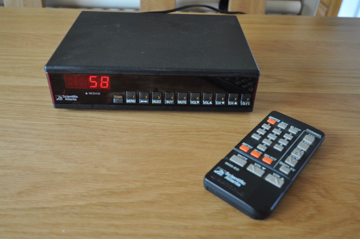 Breauxshow24's tweet photo. Who remember having one of these Throwbacks? ππ why people so dumb bruh ... #Alwayslosingtheremote #channel52 #staticchannel #oldies https://t.co/6jPCil6Ows