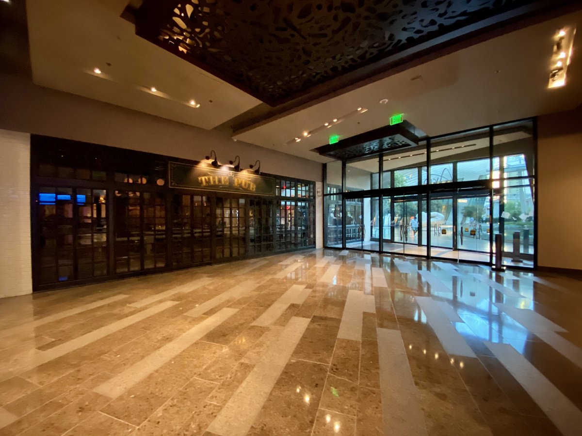 And Aria VII. You’ve never seen the lobby like this, or Julian Serrano like this, at least at this hour. Or The Pub. &ndash; bei  ARIA Resort & Casino