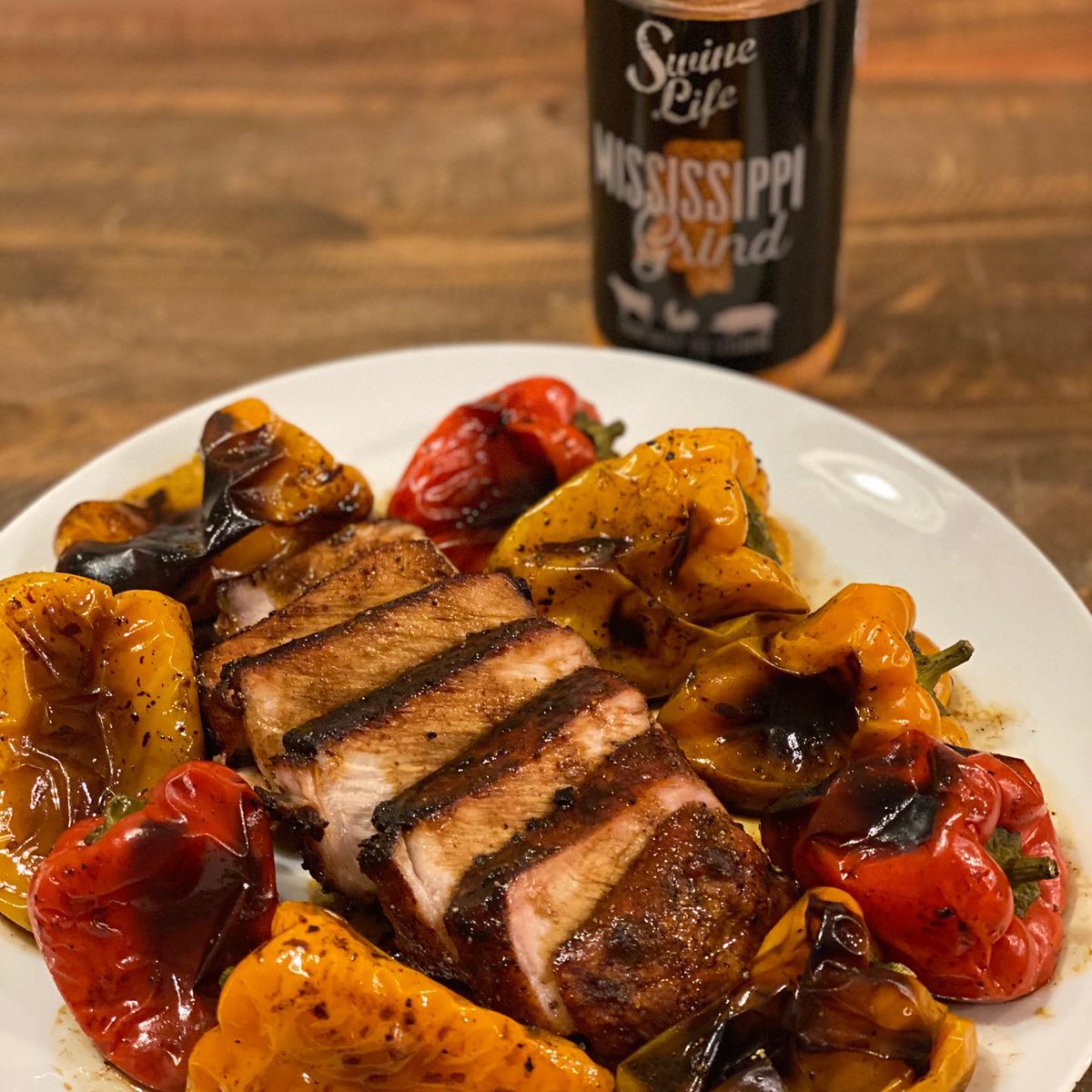 ChrisCuervo78's tweet photo. Pretty pleased with this #thicc pork chop with sweet peppers. Smoked and Cast Iron grilled in browned butter, garlic and coated with  @swinelifebbq  #msgrind rub #castiron #bbcharcoal #porkness https://t.co/aXC2RigJyX https://t.co/pwCzBWLXVp