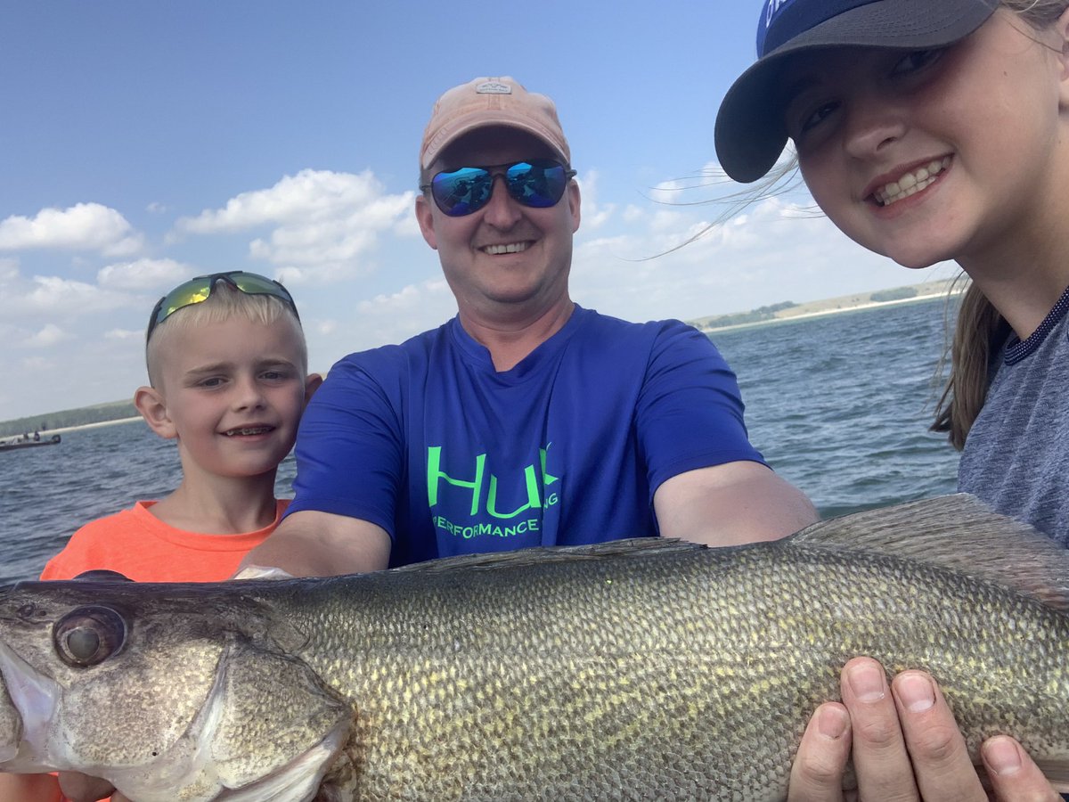 whitetail1979's tweet photo. Poor attempt at fishing selfie https://t.co/KPHHnQrefm