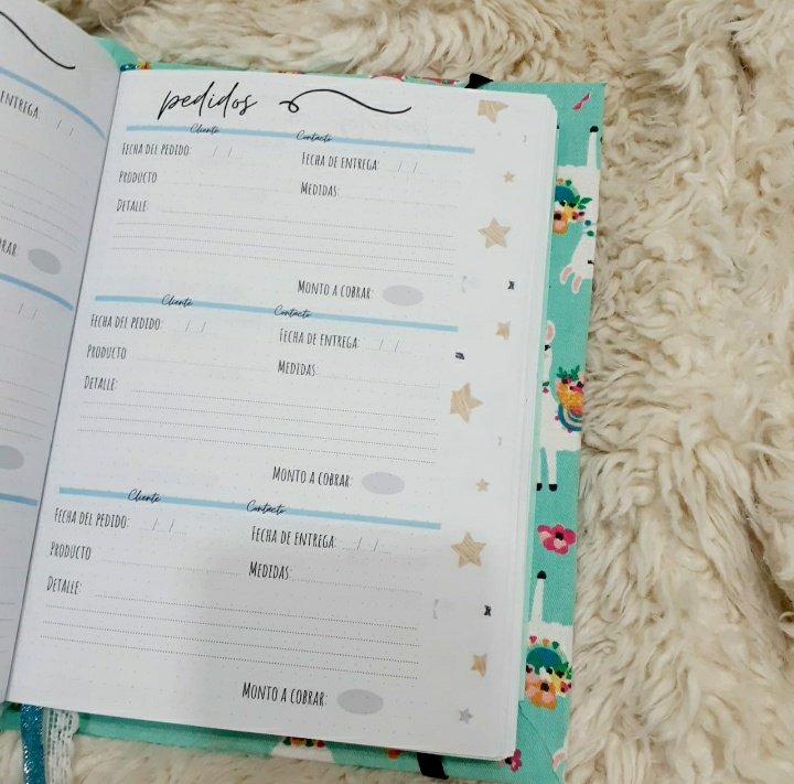 floresdmercurio's tweet photo. Hola💜 Hago agendas, cuadernos tradicionales, de fandoms o especializados para lo que me pidan.  Son 100% personalizados y hechos a mano. Hago envíos con  normalidad a todo el pais! Ayuden a este pobre mortal a ver a harry y louis🥺🤞🏼🤞🏼🤞🏼
RT RT RT https://t.co/Nf9ymssm1v