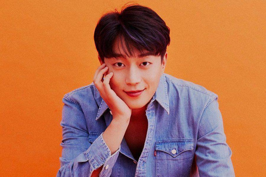 SoompiSpanish's tweet photo. #YoonDoojoon de #Highlight comparte su gratitud y pensamientos honestos sobre la vida como celebridad en una publicación de Instagram mientras toma unos tragos
https://t.co/zrvacOjrkw https://t.co/MMIG3R3gEu
