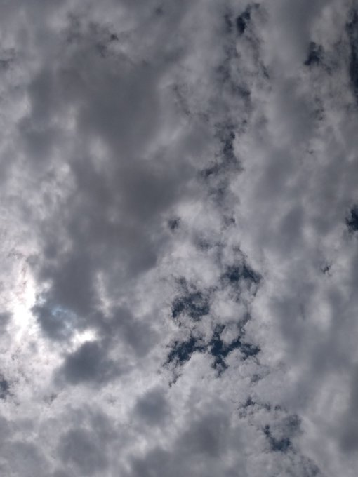 #clouds #FirstDates https://t.co/CEZVFR786I<a href="/tag/clouds"class="tags">#clouds</a><a href="/tag/firstdates"class="tags">#FirstDates</a>