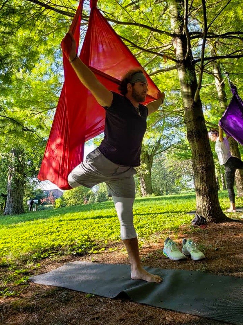 CoachBruni61's tweet photo. Practicing new ways to engage my body and stay active! 🧘🏽‍♂️ #Yoga #Aerial #Movement #flexibility https://t.co/5ciCZr0OjL