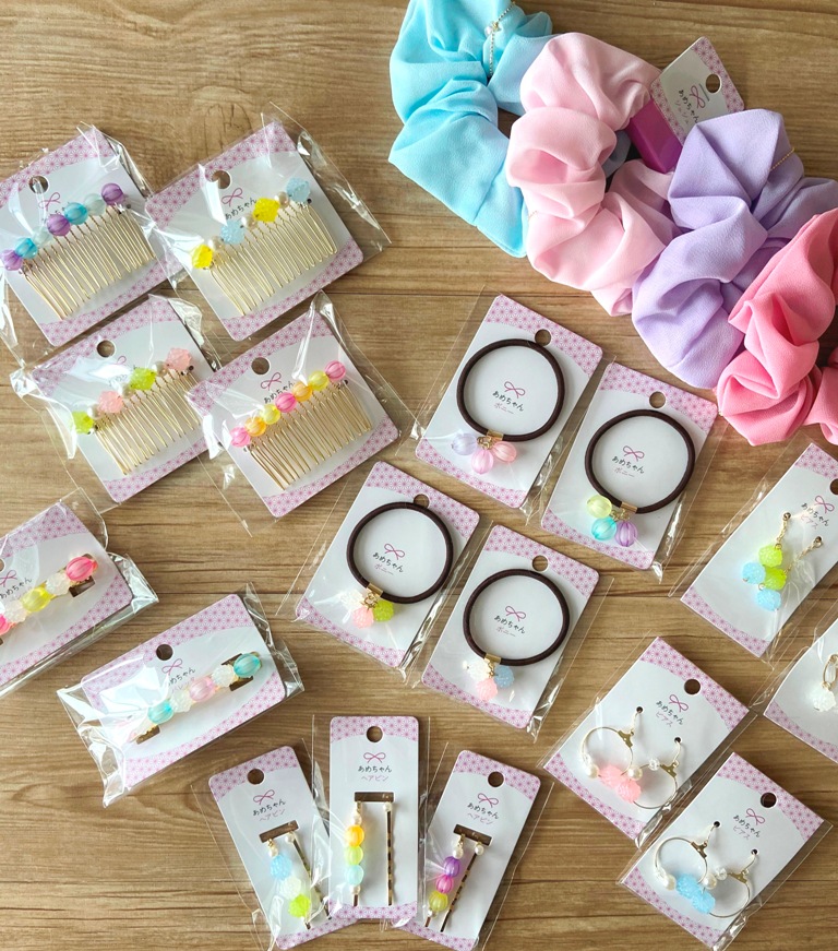 O Xrhsths Cando キャンドゥ Sto Twitter ころんとしたフォルムがかわいいあめちゃんシリーズ シュシュ ポニー ヘアピン バレッタ コーム ピアス イヤリング 写真はピアスを掲載していますが イヤリングもあります キャンドゥ 100均
