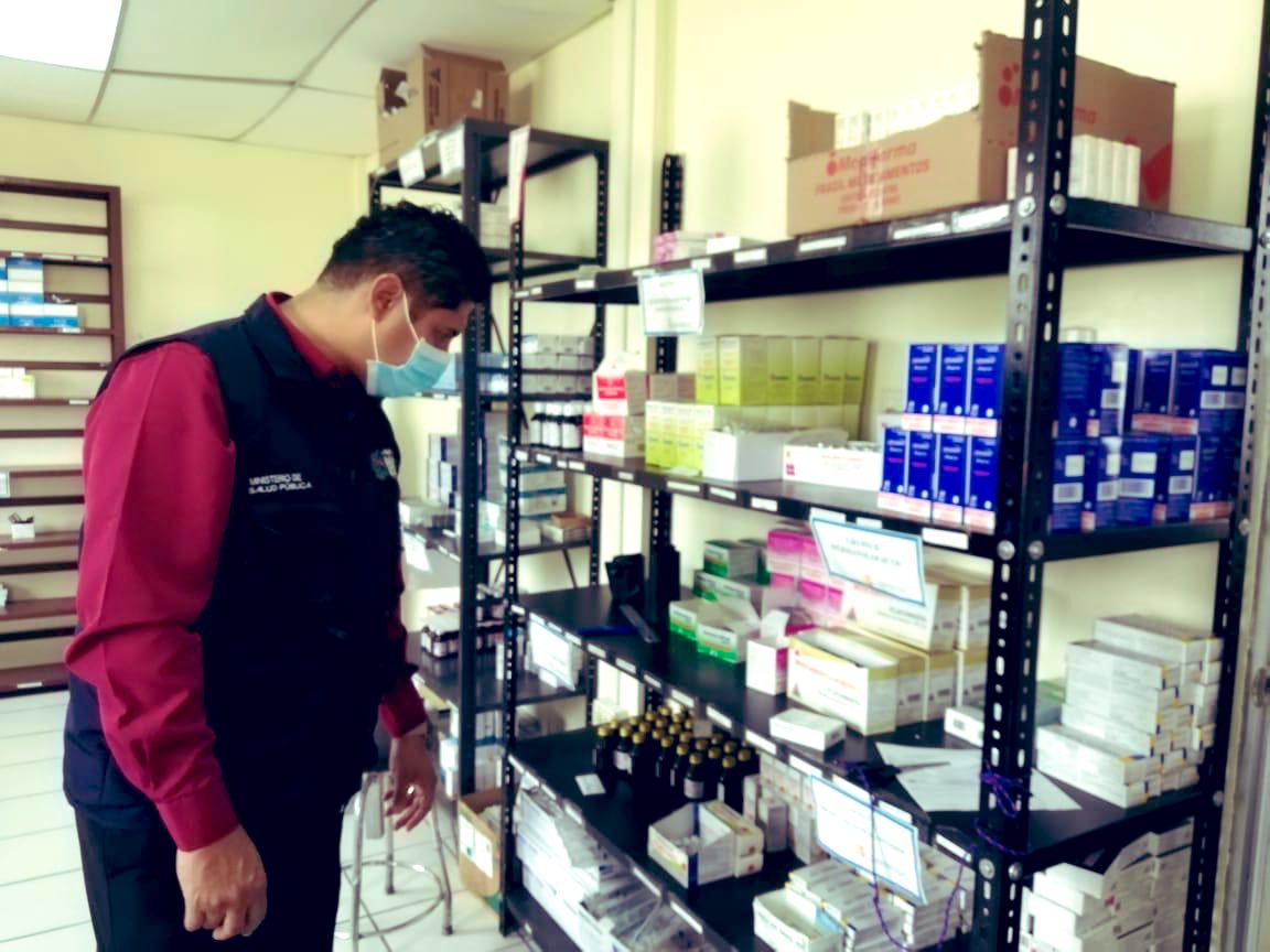 DrSergioSegund1's tweet photo. #EnTerritorio| Recorrimos el centro de salud del cantón La Concordia para constatar su flujo de atención, además   dialogamos con los dirigentes de los comités ciudadanos. El trabajo en equipo es nuestra herramienta #Distrito23D01 https://t.co/MunQhJpZi8
