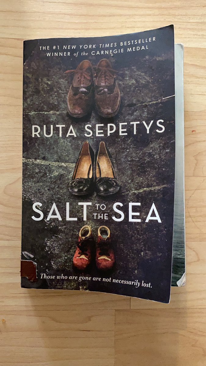 SunsetLarson's tweet photo. I love books that I can just sit and read thru all in one day. This is what summer break is for #sunsetreads https://t.co/zPTd3mIjFP