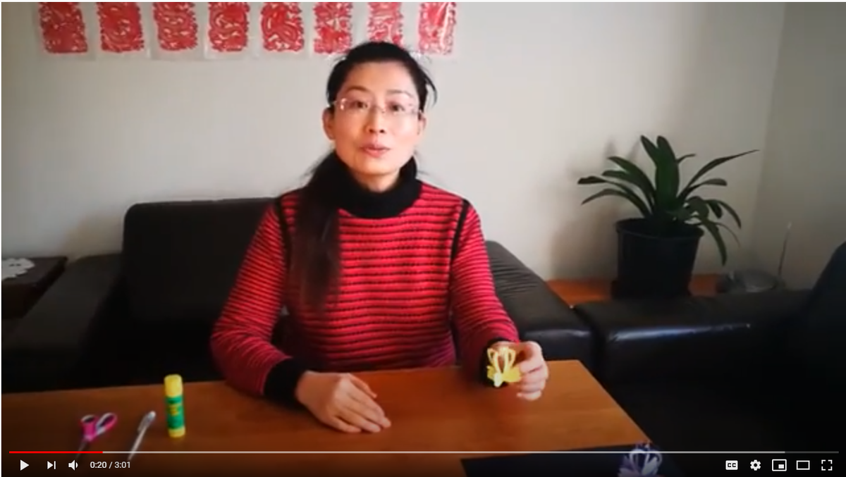 ChristchurchLib's tweet photo. Anna explains the history of paper cutting in China, and shows you how to make a paper cut swan. 
跟随以下这段视频，为自己和他人剪一只美好的天鹅。
Find out more in her blog post: https://t.co/f9ADYH31JM #CCLFromHome #LibraryFromHome ^DR https://t.co/7MAYv7Dfrn