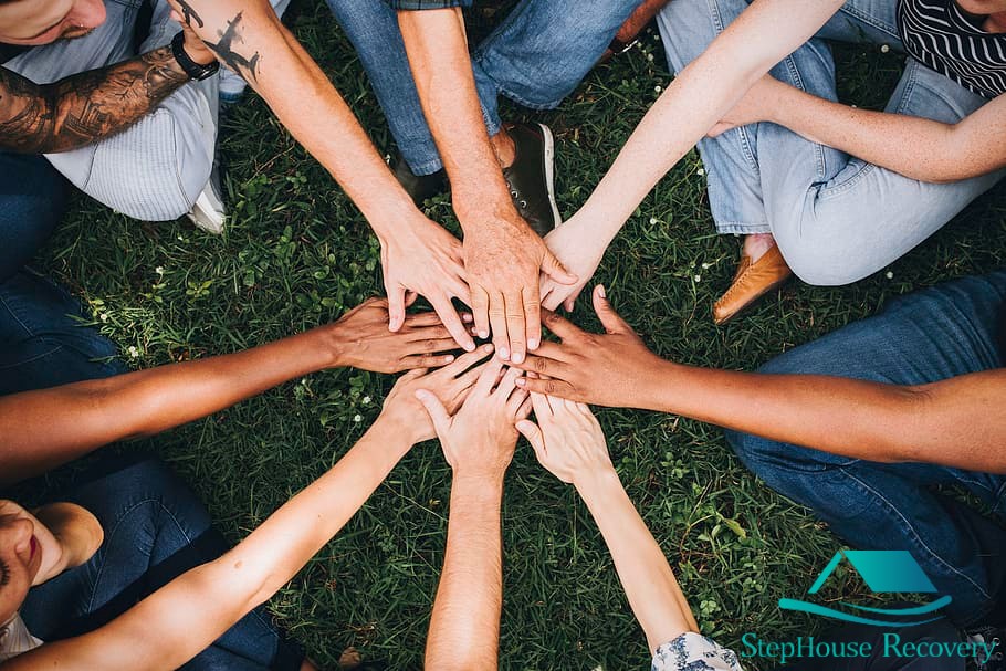StepHouseCA's tweet photo. Research has shown that having a good support system can reduce depression and anxiety, as well as produce higher levels of well-being... Surround yourself with people you strive to be like 🙂 #mentalhealth #socialsupport #addictionrecovery https://t.co/QLnMK9S3Yh