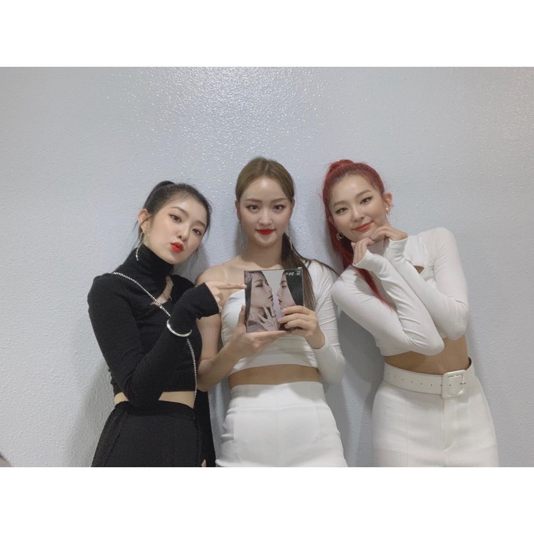 Baejoohyunews's tweet photo. [PHOTO] 200726 #IRENE &amp; #SEULGI <#Naughty> Goodbye Stage @ SBS ‘Inkigayo’ —  so_yani Instagram Update #RedVelvet_IRENE_SEULGI @RVsmtown #ThankYouASeul

https://t.co/zT089hBMXD https://t.co/KjBiWXxAkz